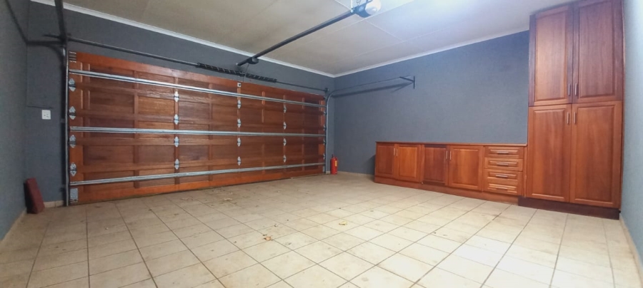 3 Bedroom Property for Sale in Van Der Hoff Park North West